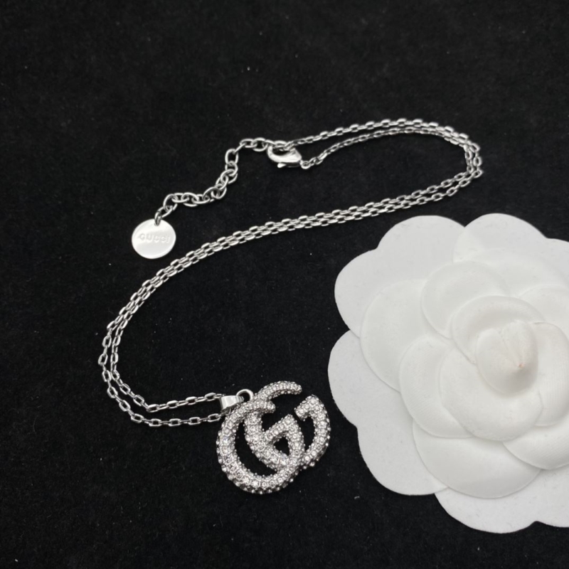 G*u*i necklaces